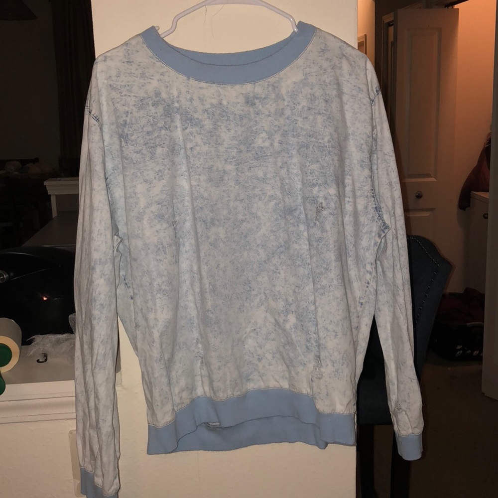 Acid wash crew neck